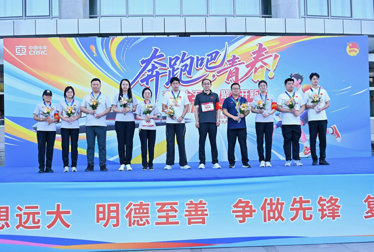 深化校企交流合作丨东区事务办公室组织师生代表队参加青年定向越野赛